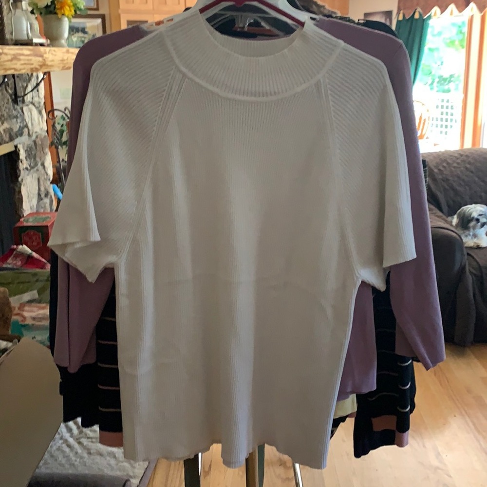 White knitted feeling shirt